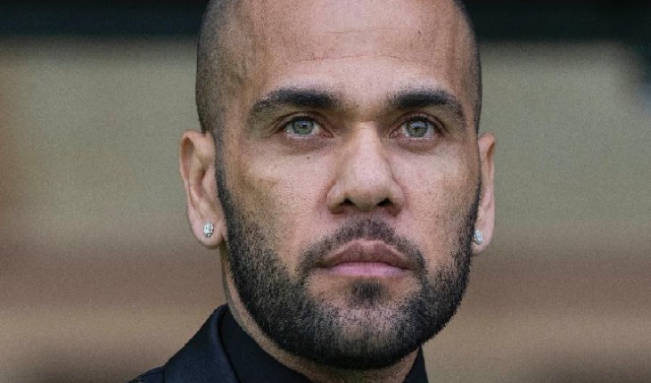 Defesa de Daniel Alves paga R$ 800 mil e ele pode ter pena reduzida pela metade se for condenado na Espanha